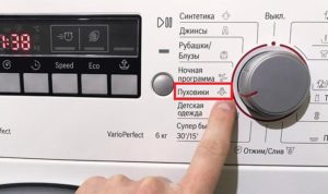 Kokiu režimu turėčiau skalbti pūkinę striukę Bosch skalbimo mašinoje?