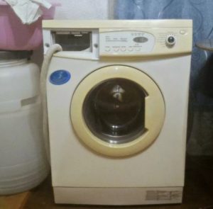 Kā veļas mašīnā balināt dzeltenu plastmasu?