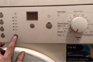Cum să opriți ciclul de centrifugare la o mașină de spălat Bosch