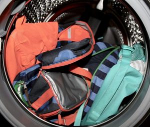 ¿Es posible lavar una bolsa de deporte en la lavadora?