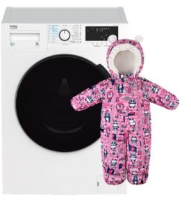 Kūdikių kombinezonų skalbimas skalbimo mašinoje