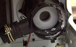 Curățarea pompei mașinii de spălat rufe Bosch