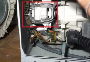 Bagaimana untuk mengeluarkan motor pada mesin basuh Bosch?