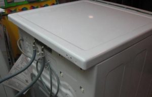 How to remove the cover of an Electrolux washing machine?