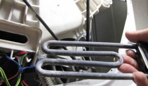 How to change the heating element in a Siemens washing machine?