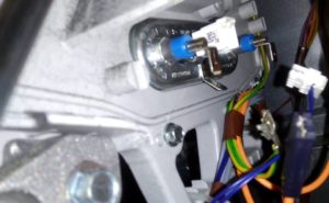 How to change the heating element on a Whirlpool washing machine?