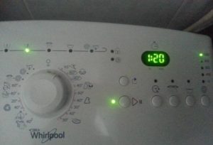 Come accendere correttamente la lavatrice Whirlpool?