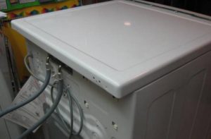 Kaip nuimti Whirlpool skalbimo mašinos dangtį