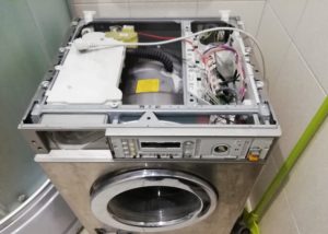 Het demonteren van een Miele wasmachine