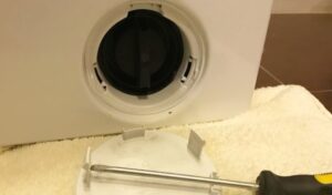 A Siemens mosógép szűrőjének tisztítása