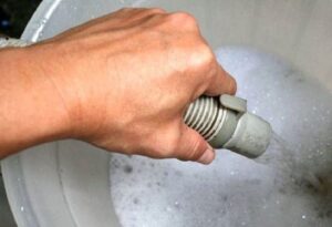 Cum să scurgi apa dintr-o mașină de spălat Samsung