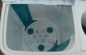 How to remove the activator of a semi-automatic washing machine?