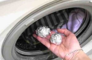 Какво се случва, ако поставите топки от фолио в пералнята?