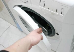 Die Luke der Ariston-Waschmaschine lässt sich nicht schließen