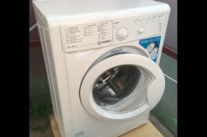 Het luik van de Indesit-wasmachine gaat niet dicht