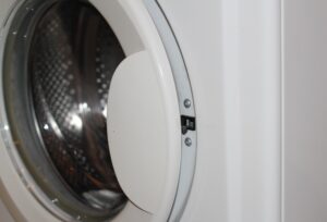 LG skalbimo mašinos liukas neužsidaro