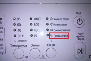 „Vorwäsche“-Schild an der Waschmaschine