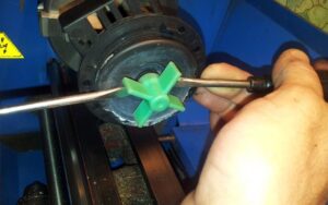 Cum se scoate rotorul din pompa unei mașini de spălat LG