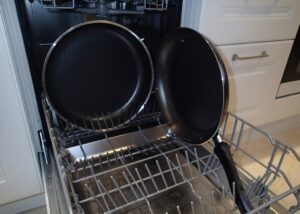 Bolehkah kuali Tefal dicuci dalam mesin basuh pinggan mangkuk?