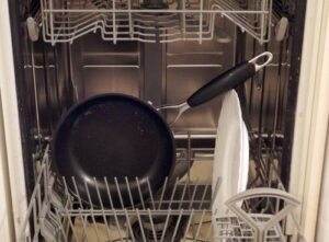 Bolehkah kuali tidak melekat dicuci dalam mesin basuh pinggan mangkuk?