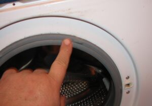 Cách lật dây cao su trong máy giặt