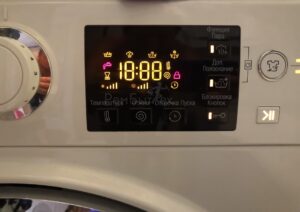 Der Bildschirm der Waschmaschine blinkt