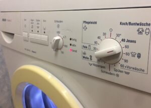 Pictograma de clătire suplimentară pe o mașină de spălat Bosch