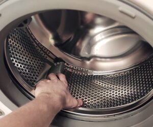 Kaip skalbimo mašinos būgnas turėtų suktis rankomis?