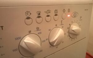 Indesit-Waschmaschine schaltet sich nicht aus