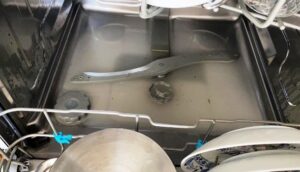 Mesin basuh pinggan mangkuk tidak mengalir sepenuhnya