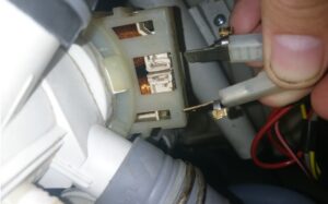 Comment connecter les fils de la pompe d'une machine à laver LG