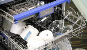 How to load dishes into a Midea dishwasher