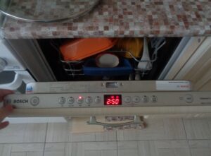 Bagaimana untuk menyediakan mesin basuh pinggan mangkuk Bosch