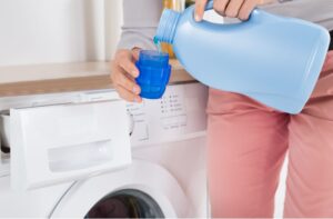 Како користити омекшивач у машини за прање веша