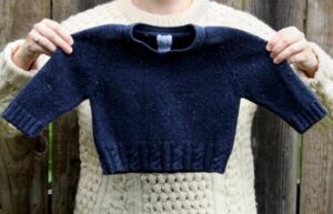 Cum să întinzi un pulover de lână care s-a micșorat după spălare