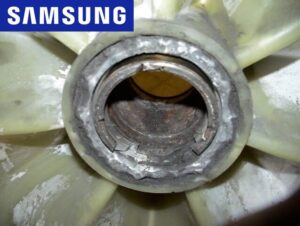 Hoe een lager uit een Samsung-wasmachinetrommel te verwijderen